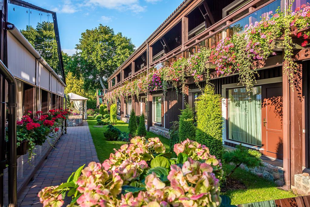 Hotel Pusu Paunksneje Palanga Exterior photo